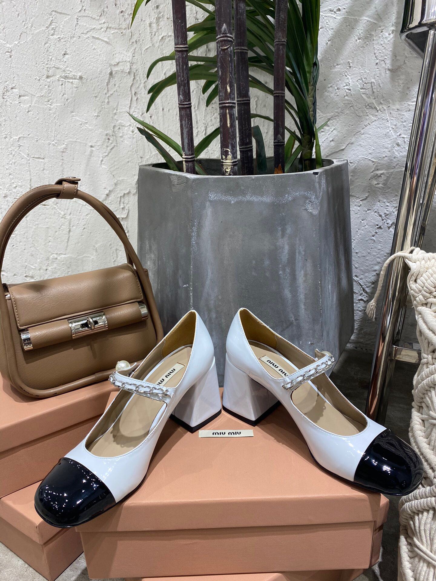 Women's high heels